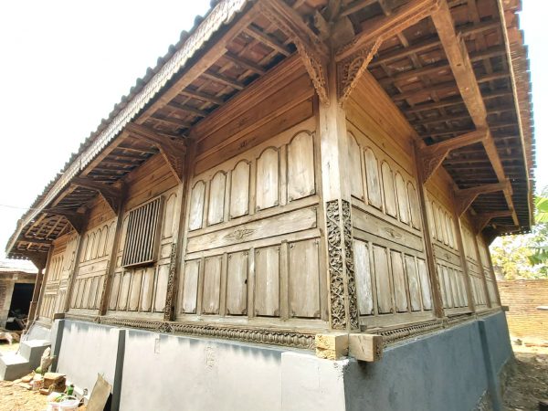 Rumah Joglo Kudusan Bahan Kayu Jati Kuno Ukir Antik dan Spesial