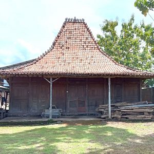 Rumah Joglo Adat Jawa - Terbuat dari bahan kayu jati berkualitas tinggi
