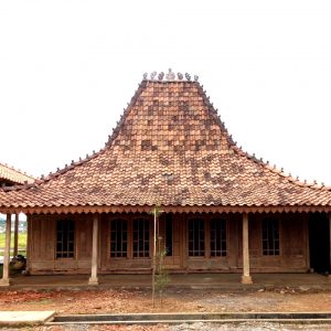 Rumah Joglo Tumpangsari-Terbuat dari bahan kayu jati kuno dan berkwalitas tinggi