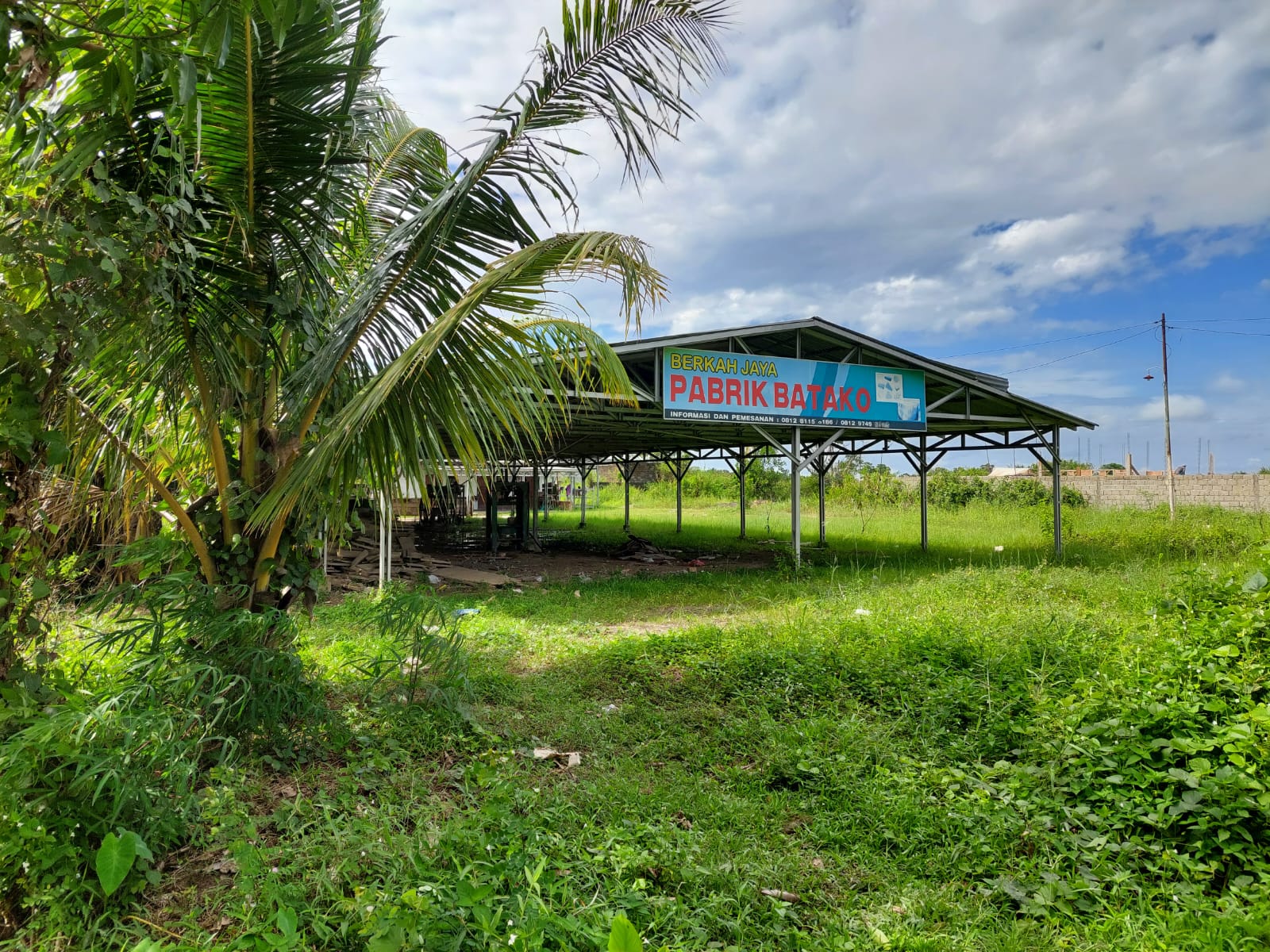JUAL CEPAT ATAU DISEWAKAN TANAH DARAT PLUS RUMAH DAN BANGUNAN BEKAS PABRIK BATAKO