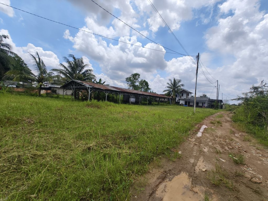 JUAL CEPAT ATAU DISEWAKAN TANAH DARAT PLUS RUMAH DAN BANGUNAN BEKAS PABRIK BATAKO