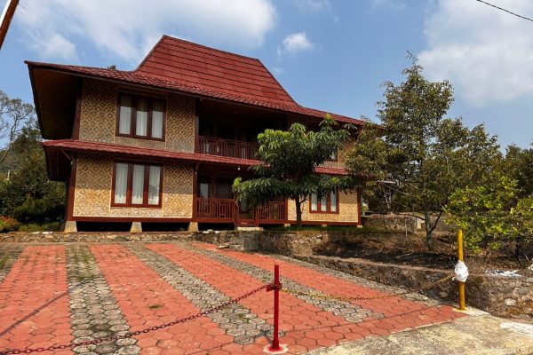 Dijual Lahan dengan Rumah di Selawangi Bogor dengan Suasana Pegunungan yang Sejuk