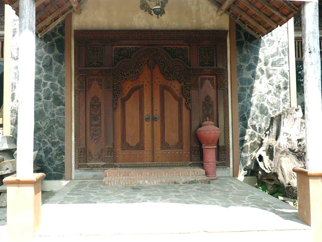 Jual Unit Usaha Showroom dan Workshop untuk Furniture Kayu Jati di Mulyo Harjo Jepara