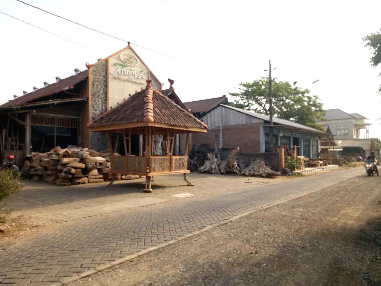 Jual Unit Usaha Showroom dan Workshop untuk Furniture Kayu Jati di Mulyo Harjo Jepara
